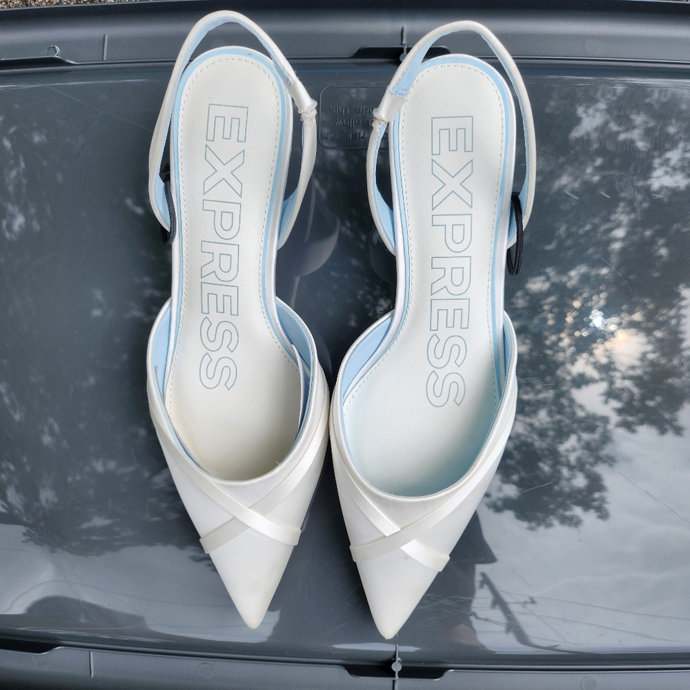 *SOLD* Express white kitten heel dress shoes women's 10 NWOT